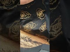 Automat do wydawania biżuterii do odzieży, skóry, obuwia, czapek, szalików i innych wyrobów włókienniczych