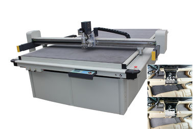Bezpieczeństwo Maszyna do produkcji dywanów Low - Layer Cutting System oszczędza czas i pieniądze